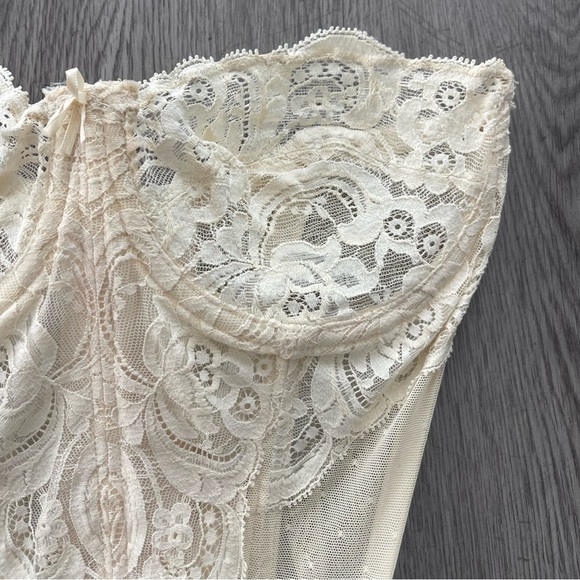 Vintage Gold Label Victorias Secret corset - Picture 3 of 6